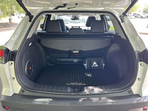 Used 2023 Toyota Corolla Cross XLE w/ Convenience Package FWD image 8