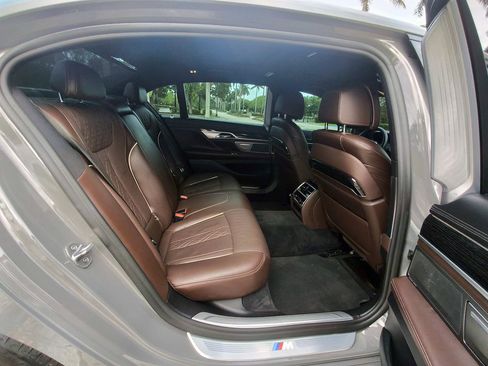 Used 2020 BMW 750i xDrive w/ Executive Package AWD/4WD image 34