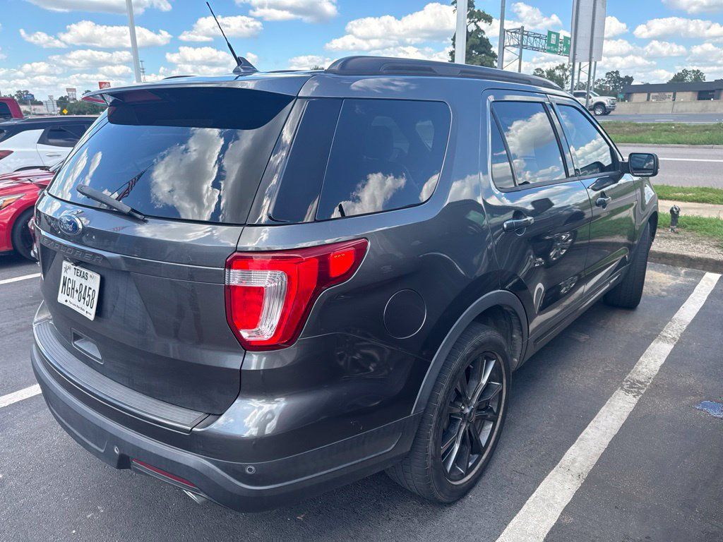 Used 2019 Ford Explorer XLT w/ Equipment Group 202A FWD image 3