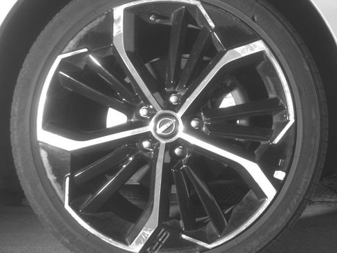 Used 2025 Nissan Altima 2.5 SR FWD image 13
