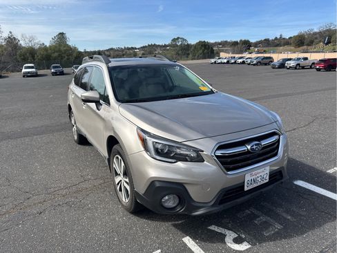 Used 2018 Subaru Outback 2.5i Limited image 3