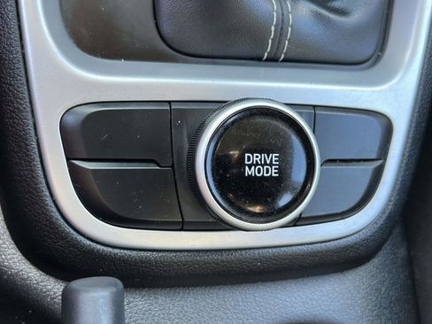 Used 2021 Hyundai Venue SEL image 29