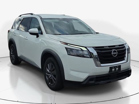 Used 2023 Nissan Pathfinder SV FWD image 4