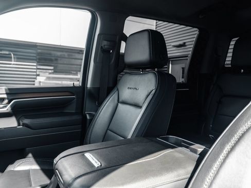 Used 2025 GMC Sierra 3500 Denali w/ Technology Package AWD/4WD image 5