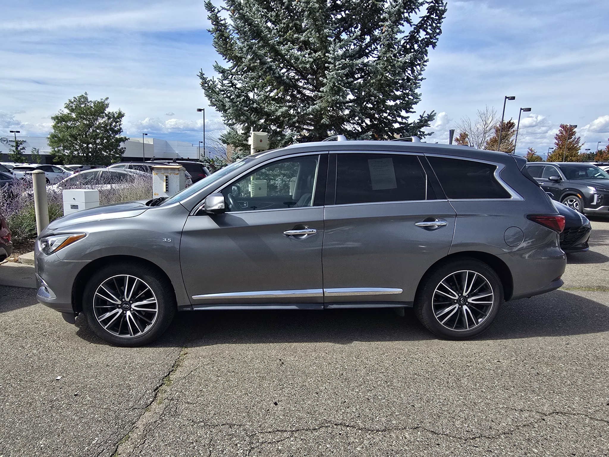 Used 2019 INFINITI QX60 Luxe w/ Sensory Package AWD/4WD image 14