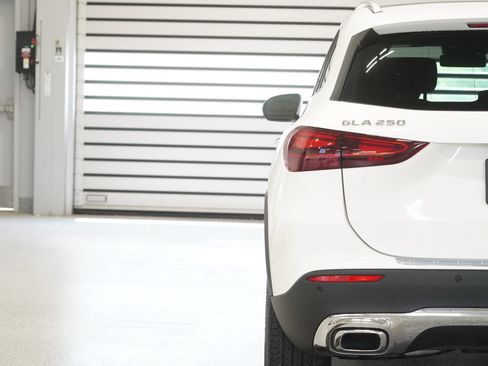 Used 2026 Mercedes-Benz GLA 250 4MATIC image 9