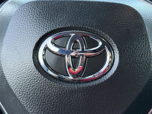 Used 2025 Toyota Corolla Cross XLE FWD image 22