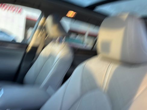 Used 2024 Toyota Highlander Platinum image 30