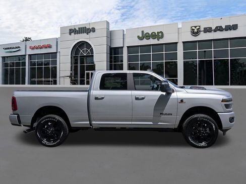 New 2026 RAM 2500 Laramie AWD/4WD image 2