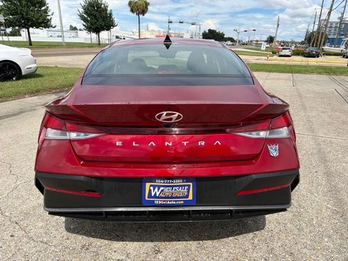 Used 2025 Hyundai Elantra SE FWD image 5
