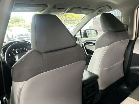 Used 2025 Toyota RAV4 XLE FWD image 23