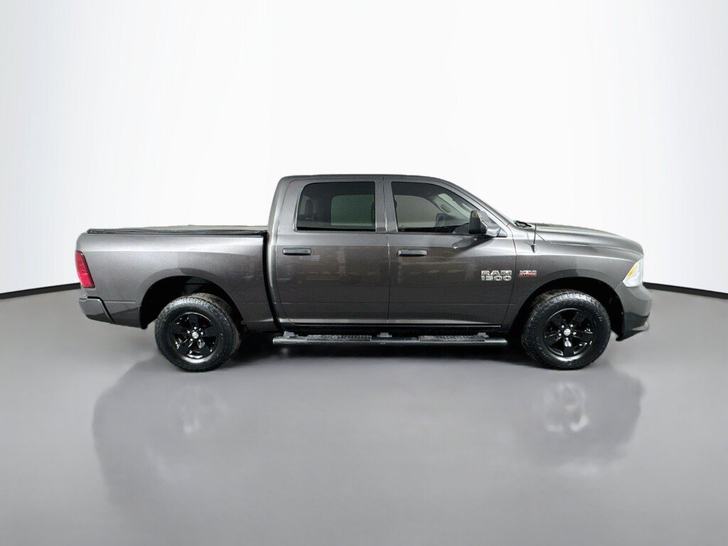Used 2017 RAM 1500 Express AWD/4WD image 6