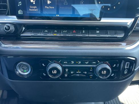 Used 2023 Chevrolet Silverado 1500 LT AWD/4WD image 12