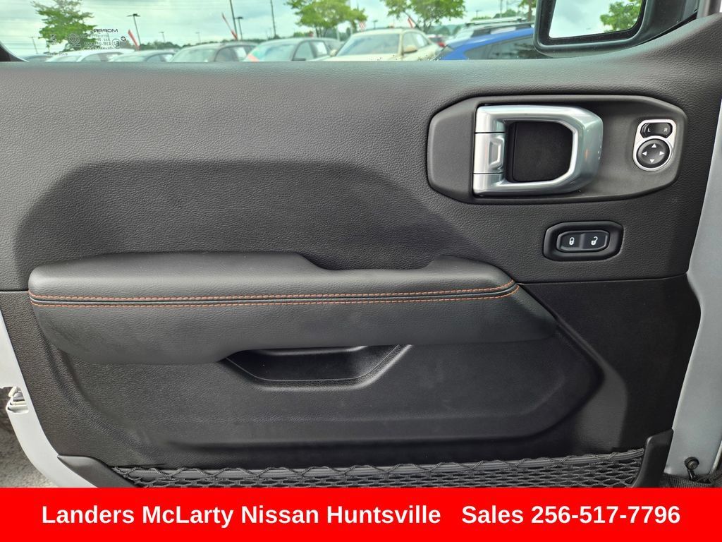 Used 2023 Jeep Gladiator Mojave w/ LED Lighting Group AWD/4WD image 17