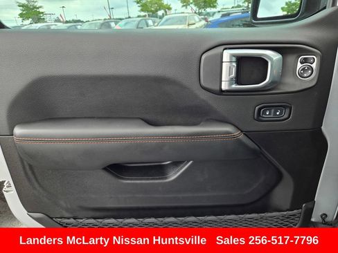 Used 2023 Jeep Gladiator Mojave w/ LED Lighting Group AWD/4WD image 17