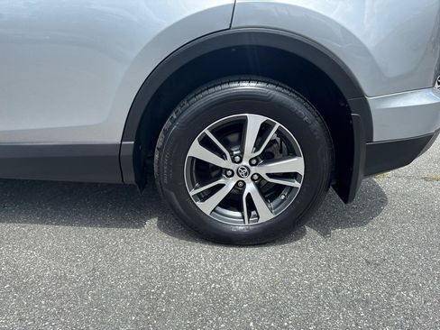 Used 2018 Toyota RAV4 XLE AWD/4WD image 17