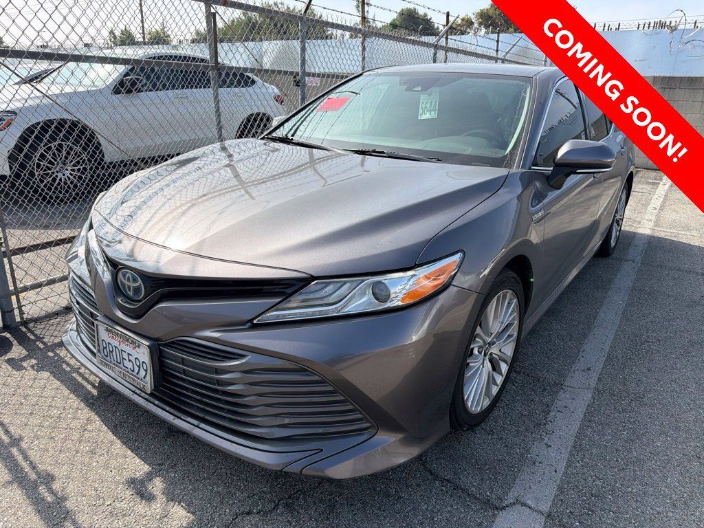 Used 2020 Toyota Camry XLE FWD image 2