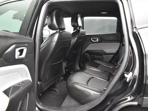 Used 2024 Jeep Compass Latitude AWD/4WD image 15