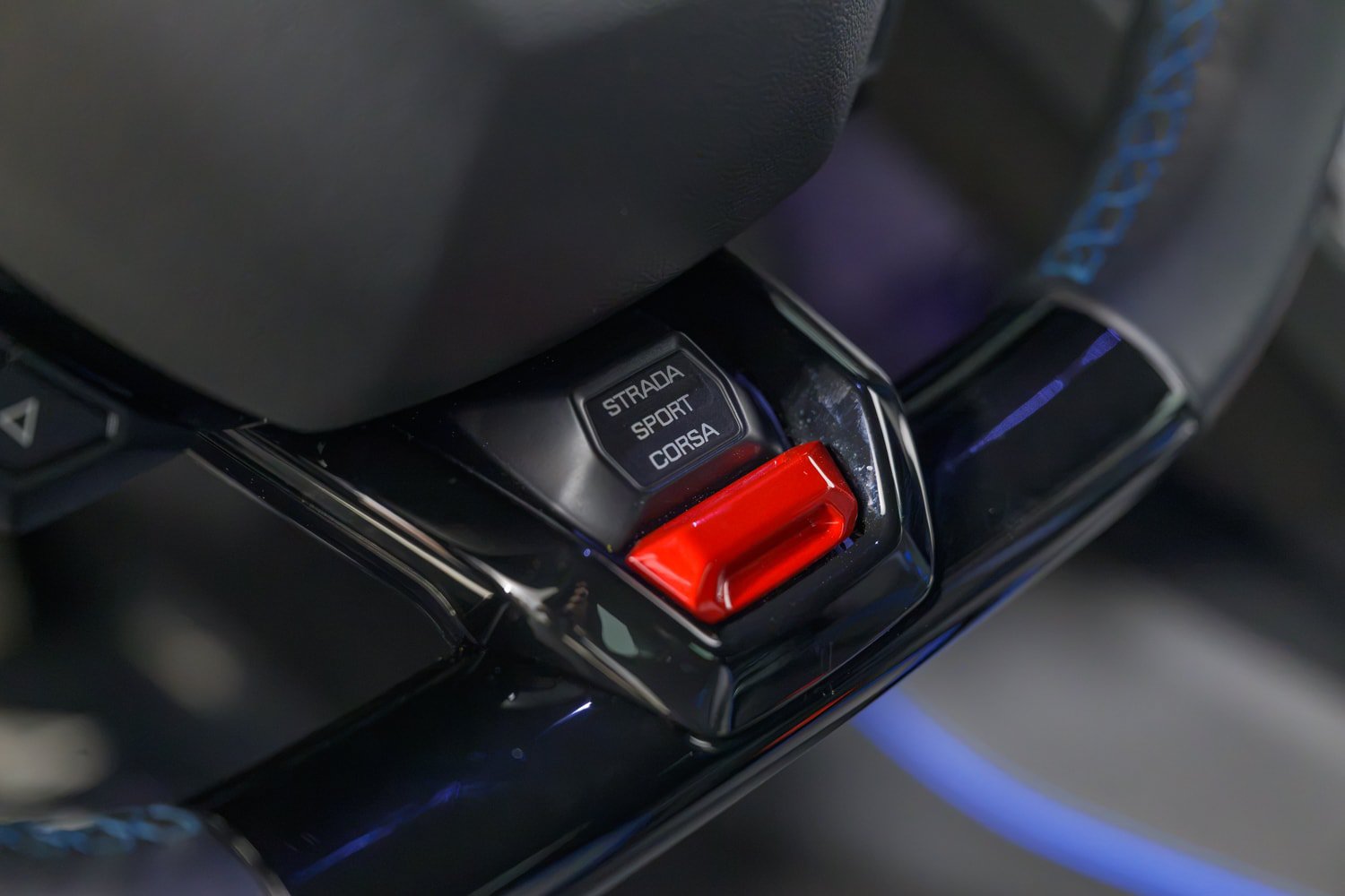 Used 2023 Lamborghini Huracan EVO RWD image 32