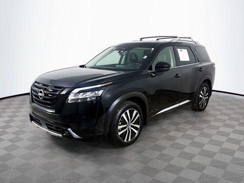 Used 2024 Nissan Pathfinder Platinum AWD/4WD image 3