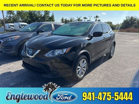 Used 2019 Nissan Rogue Sport S w/ Appearance Package FWD image 1