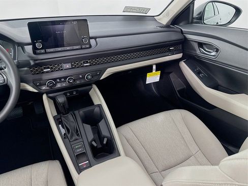 Certified 2025 Honda Accord SE image 33