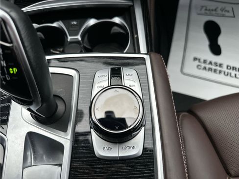 Used 2022 BMW 750i xDrive image 39