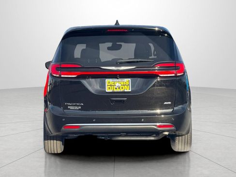 New 2026 Chrysler Pacifica Select image 5