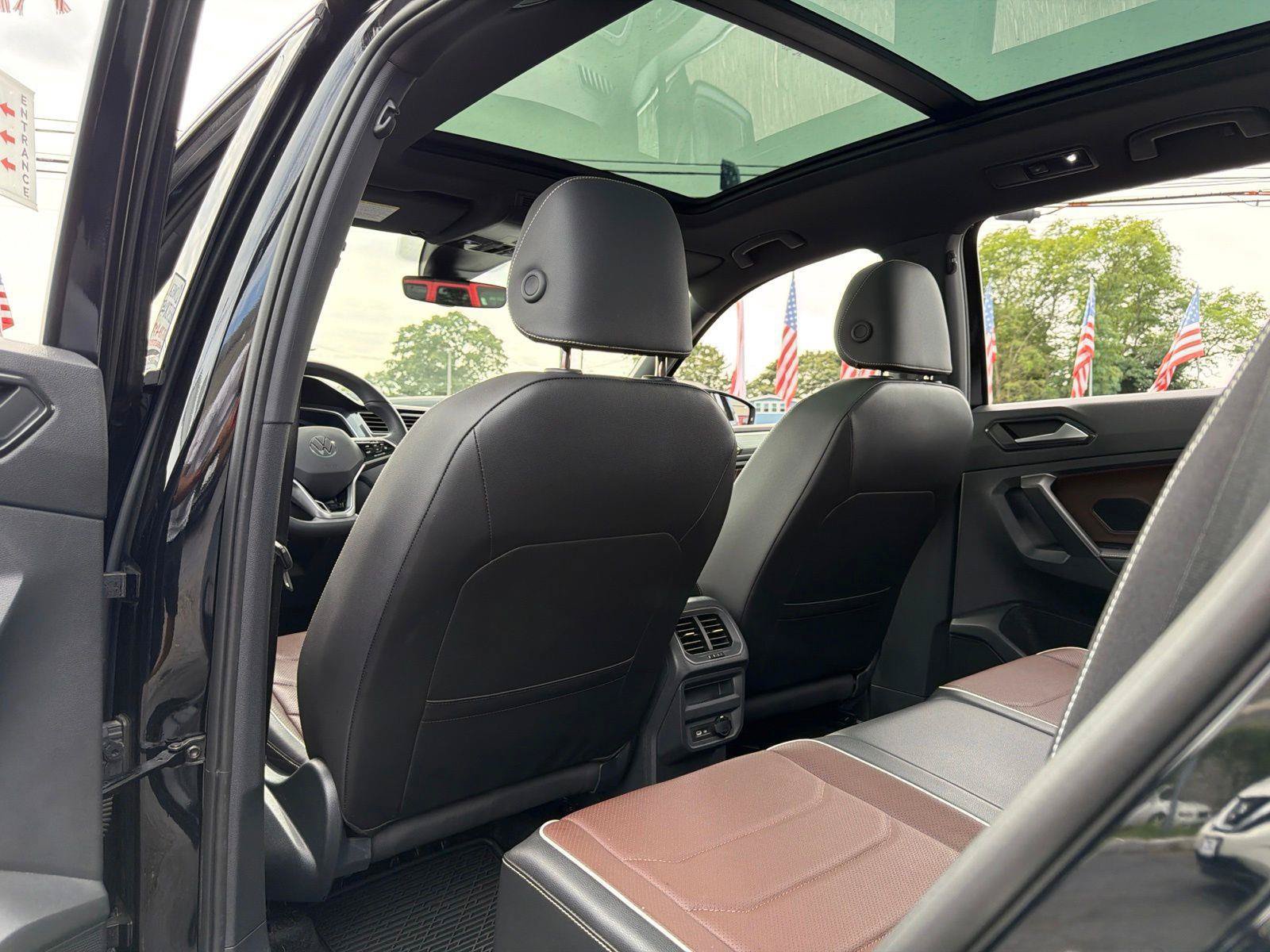 Used 2024 Volkswagen Tiguan SEL R-Line AWD/4WD image 28