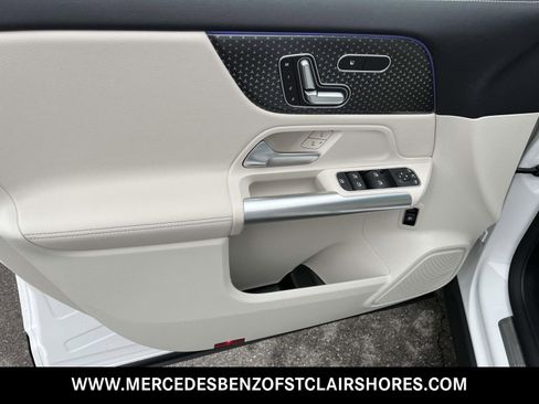 Used 2025 Mercedes-Benz GLA 250 4MATIC image 16