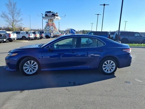 Used 2018 Toyota Camry LE image 6