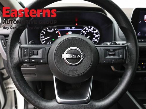 Used 2023 Nissan Rogue S AWD/4WD image 10