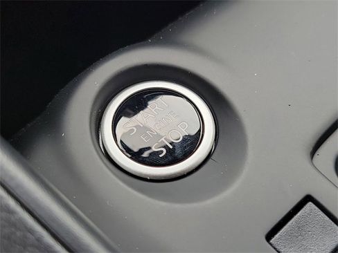 New 2025 Nissan Kicks Play S image 14