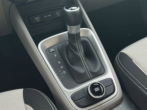 Certified 2025 Hyundai Venue SEL FWD image 24