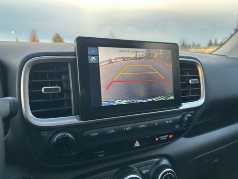 Certified 2025 Hyundai Venue SEL image 19