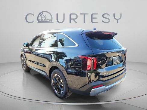 Certified 2025 Kia Sorento S w/ Panoramic Sunroof Package FWD image 2
