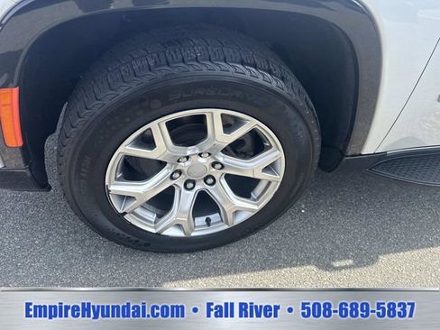 Used 2022 Jeep Wagoneer Series II AWD/4WD image 13