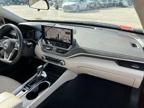 Used 2023 Nissan Altima 2.5 SV w/ SV Premium Package FWD image 15