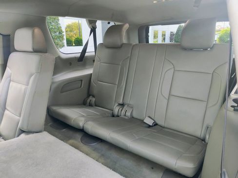 Used 2018 Chevrolet Suburban LT image 13