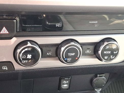 Used 2016 Toyota Tacoma SR5 w/ SR5 Appearance Package (SN) image 15