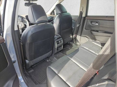 Used 2023 Nissan Rogue SL w/ SL Premium Package image 11