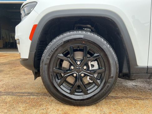 Used 2024 Jeep Grand Cherokee L Altitude image 8