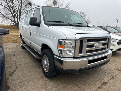 Used 2014 Ford E-250 and Econoline 250 w/ Power Group image 2