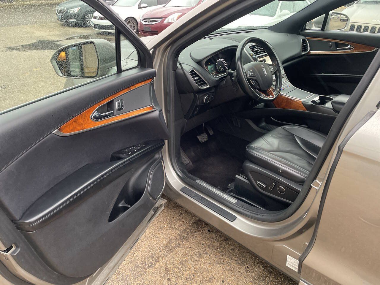 Used 2016 Lincoln MKX Reserve w/ Climate Package FWD image 8