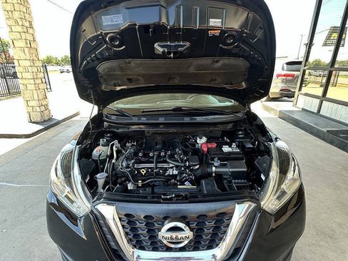 Used 2019 Nissan Kicks S FWD image 29