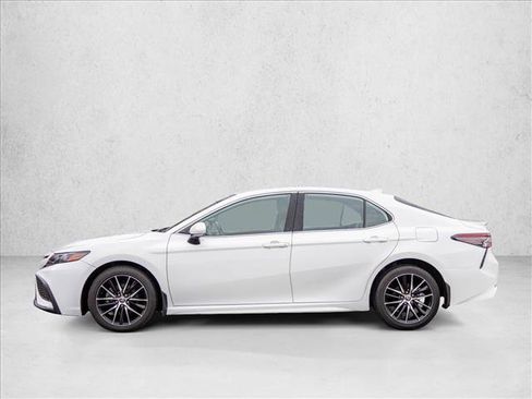 Used 2022 Toyota Camry SE w/ Convenience Package image 8