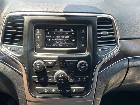 Used 2017 Jeep Grand Cherokee Limited image 25