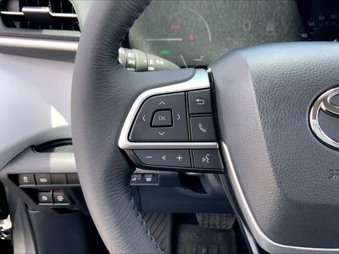 Certified 2026 Toyota Sienna XLE FWD image 23