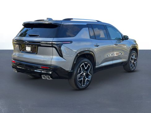 New 2026 Chevrolet Traverse High Country w/ LPO, Floor Liner Package image 5