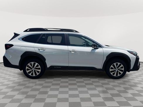 Used 2023 Subaru Outback Premium AWD/4WD image 9